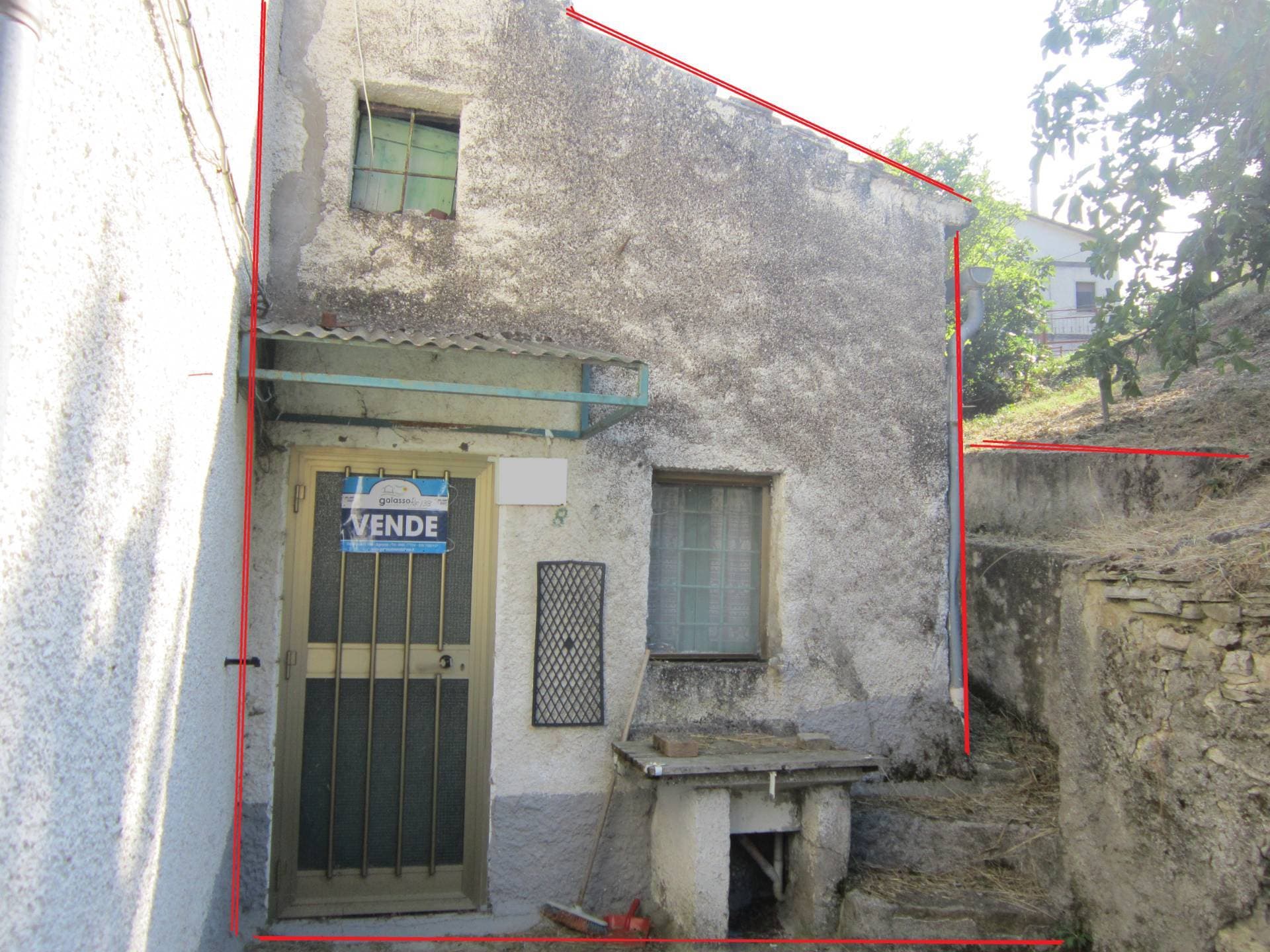 Rustic House for Renovation in Schiavi di Abruzzo